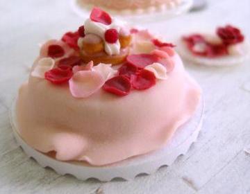 Miniature Rose Petal Cake St Honore - Marie Antoinette Range - 1/12 Scale Dollhouse Miniature