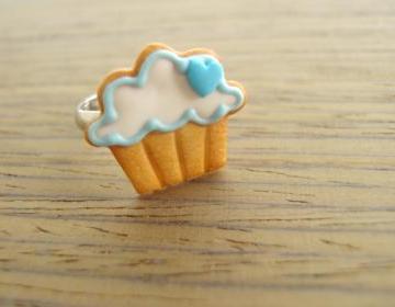 Cupcake Cookie Ring - Blue Heart to the Right