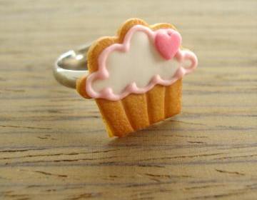 Cupcake Cookie Ring - Pink Heart to the Right